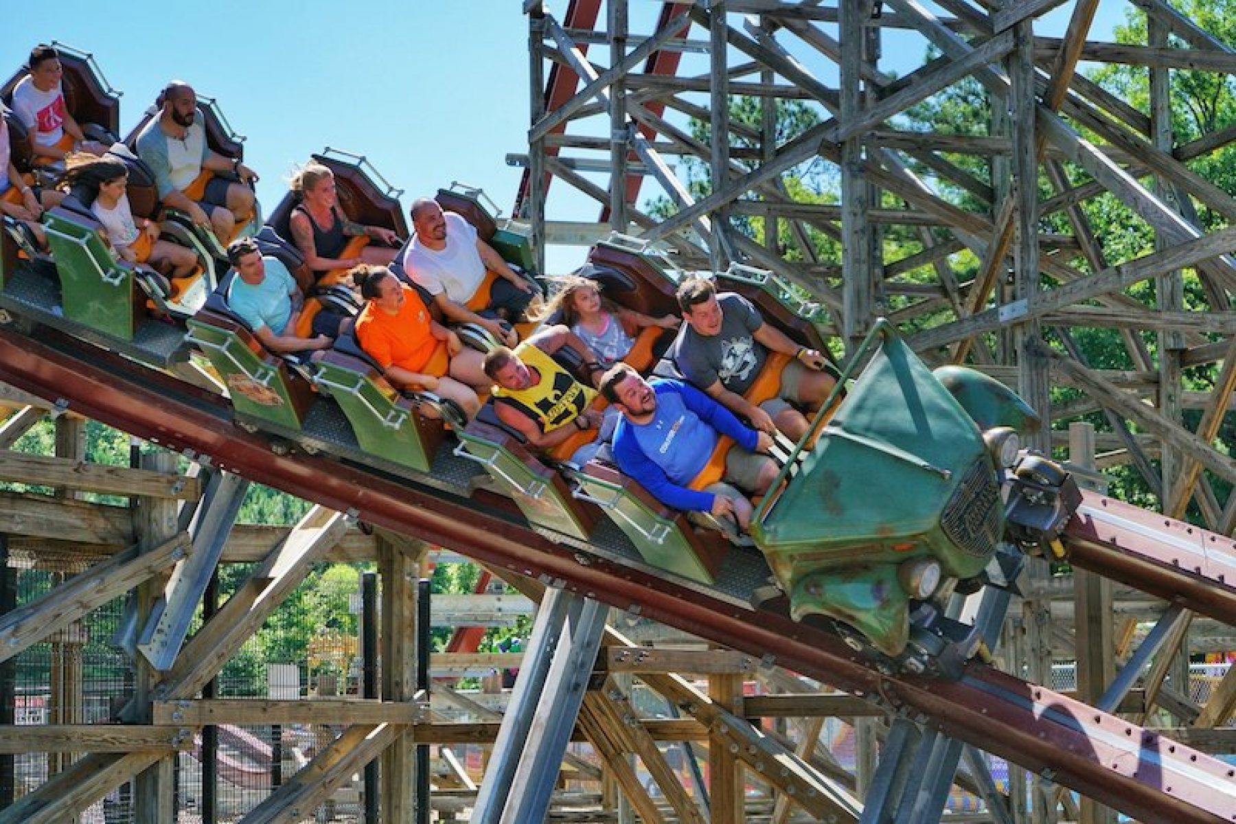 Meet the IRL Roller Coaster Tycoon : The Sway