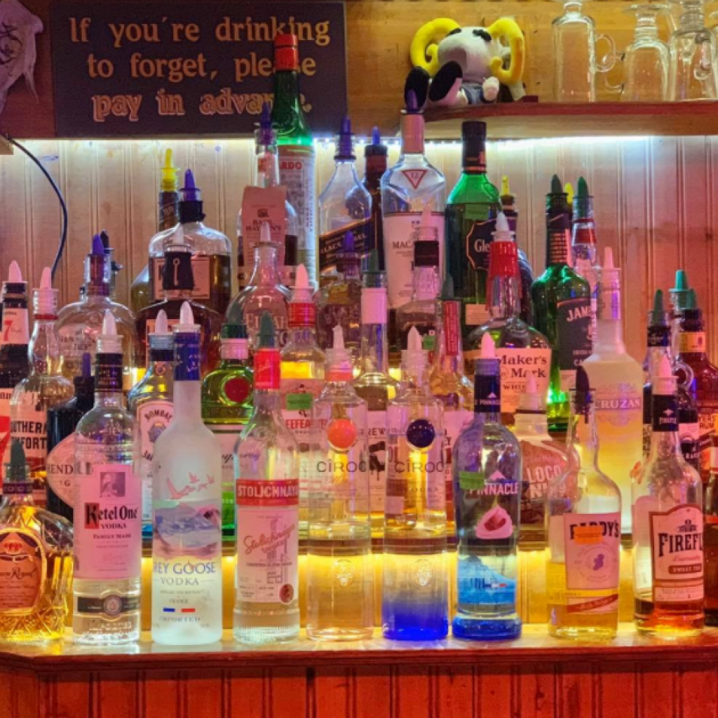 bars in moore county